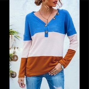 Blu Color Block Button Accent V-neck top SzL NWT